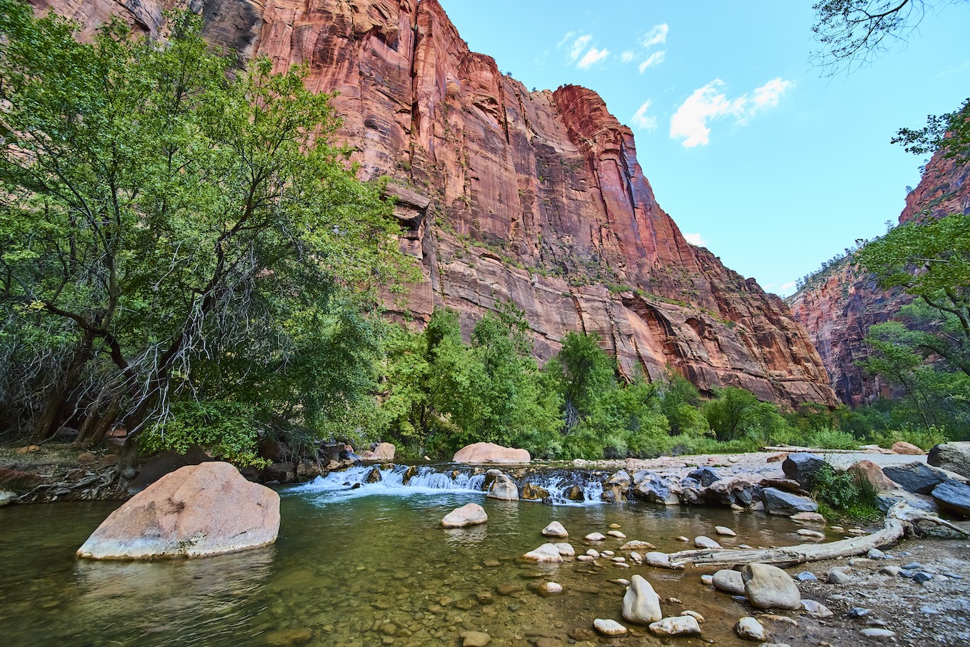 Emerald pool zion national park trail