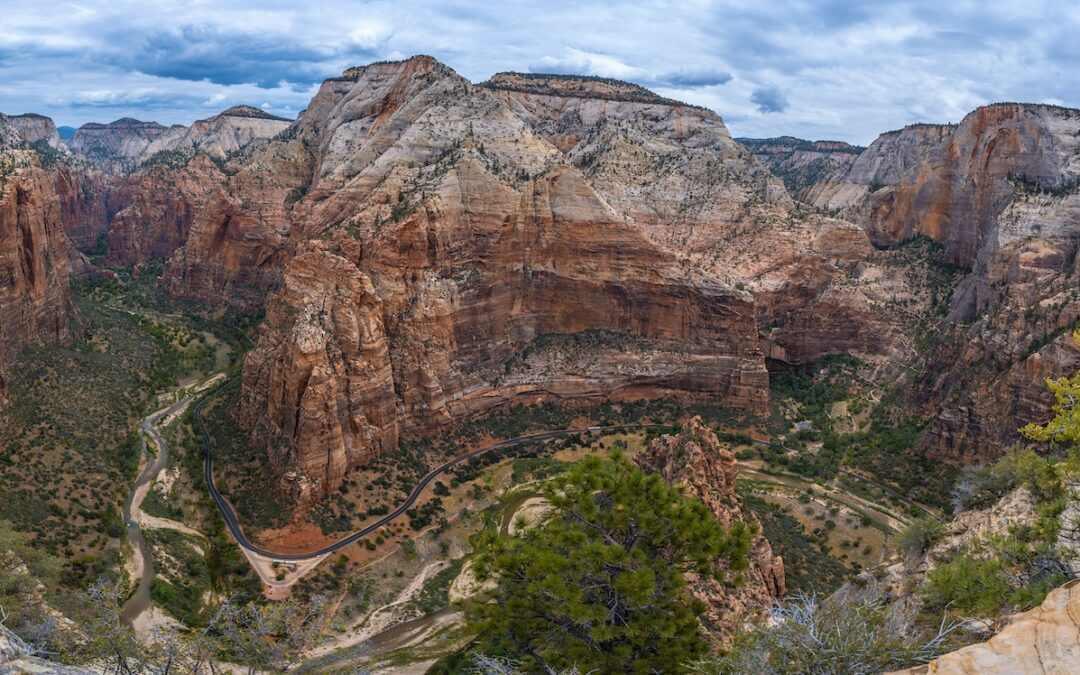 Angels Landing Permit Guide 2025: Seasonal and Day-Before Lottery