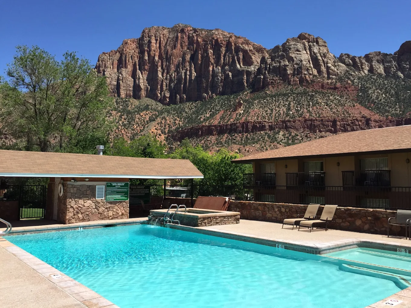 Bumbleberry Inn Sprigdale