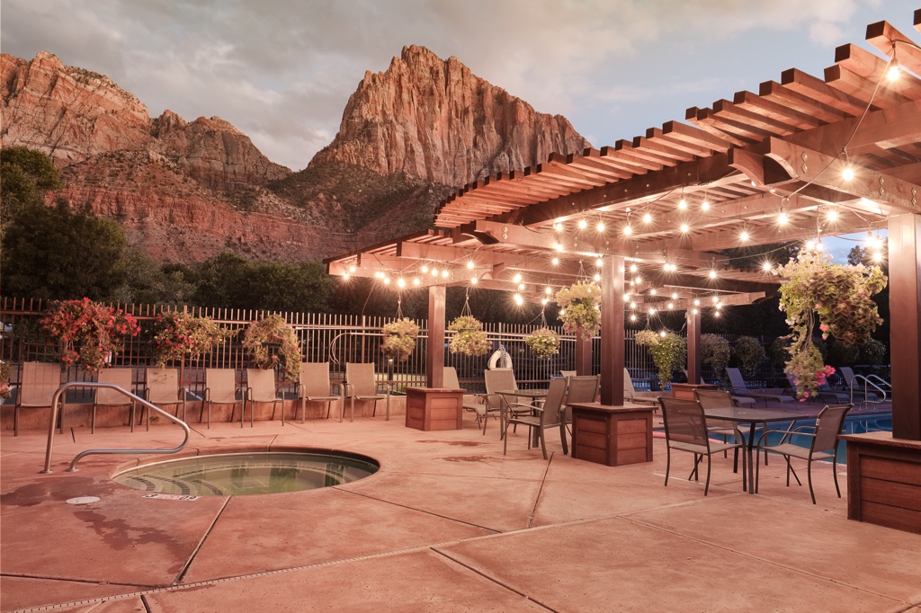 Cable Mountain Lodge